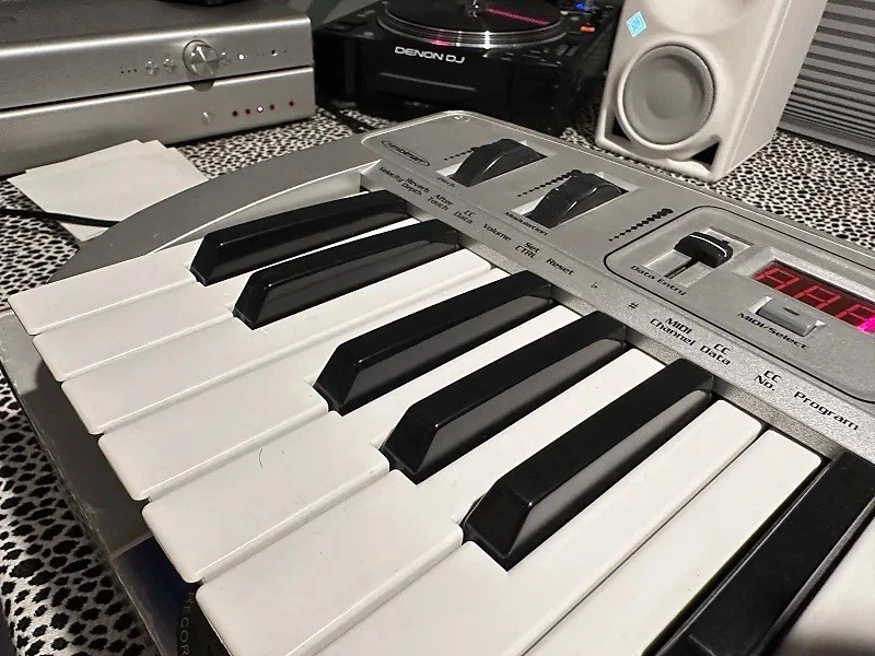 M-AUDIO - Oxygen 8 - Midi Keyboard 25 Keys und Pitchbend - Bild 3 von 4