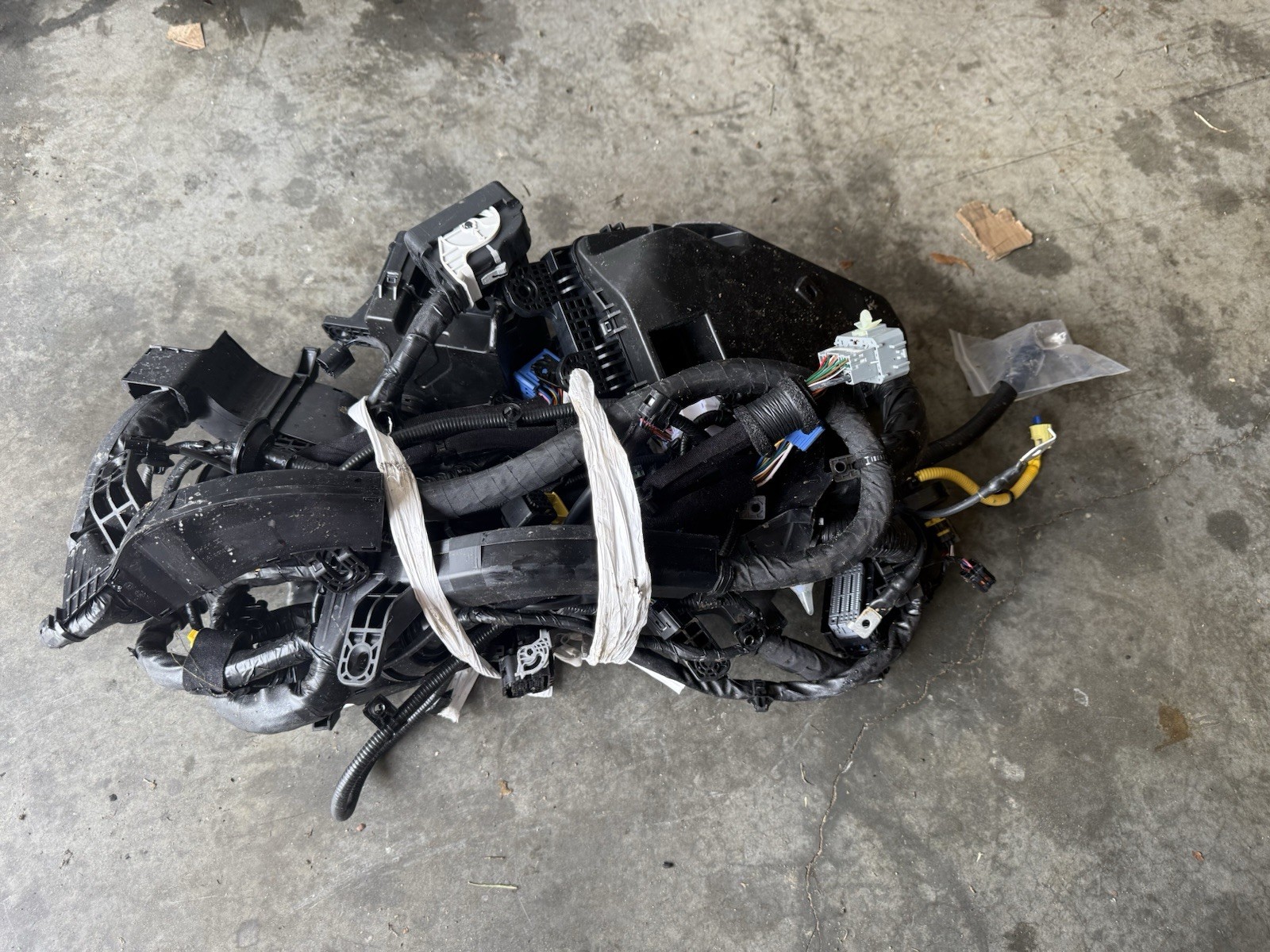 2021 2022 Genesis GV80 2.5L RWD Engine Fuse Box Harness 91201-T6211 OEM 1373