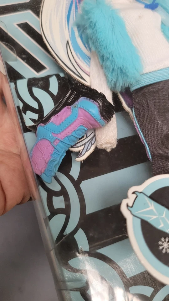 Monster High Abbey Bominable 2011 Club de Snowboard Conjunto Paquete de Moda Foto 4 de 4