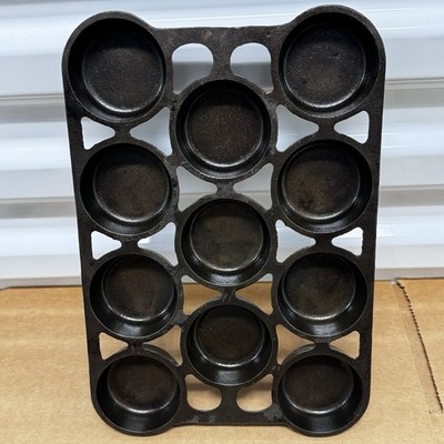 Griswold Erie PA 951 No 12 Cast Iron 11 Cup Gem Baking Pan Slant Logo Rare