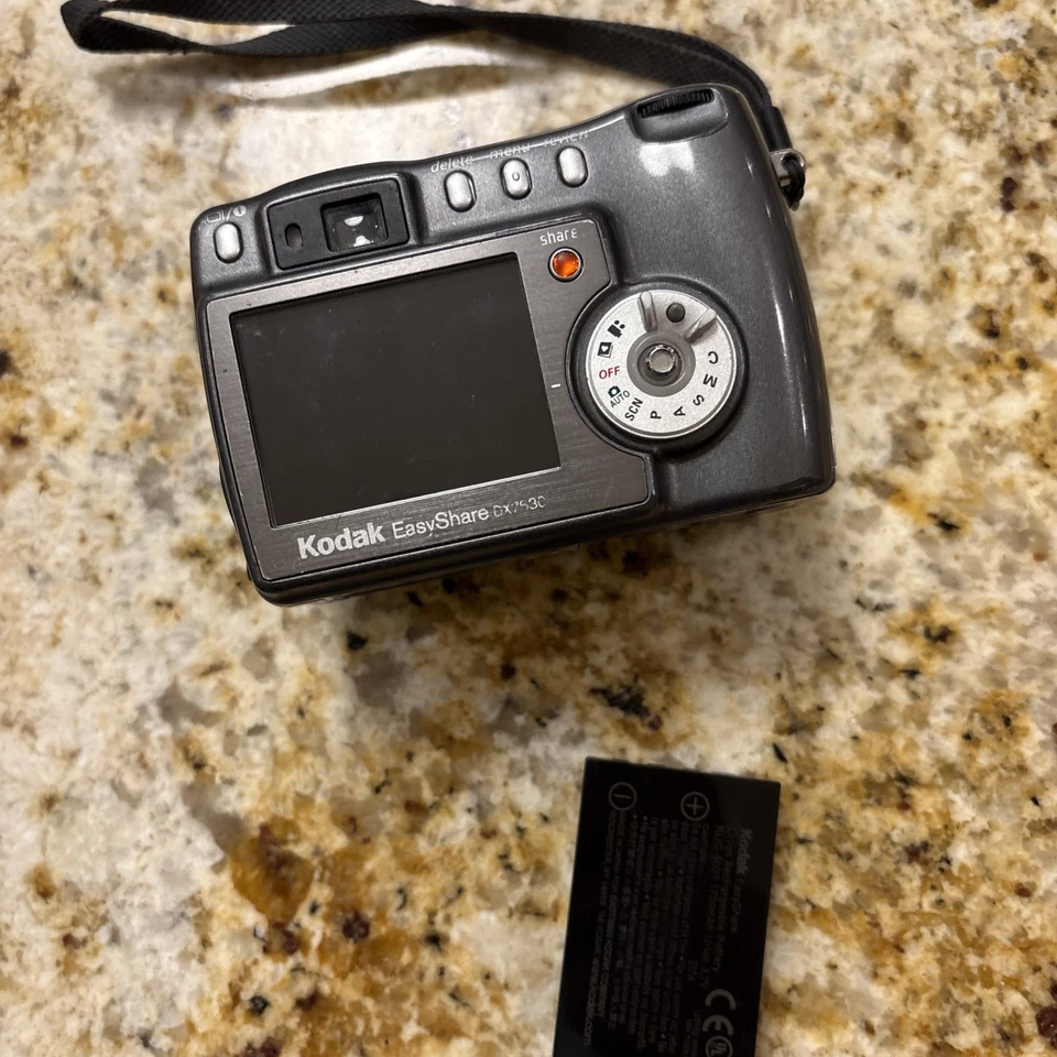 Kodak EasyShare DX7630 6.1MP Black Digital Camera - WORKING. With Battery. - Image 3 of 4