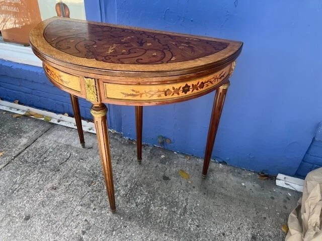 Mesa de Juego Estilo Antiguo Media Redonda Demi Lume Estilo Francés Foto 4 de 4