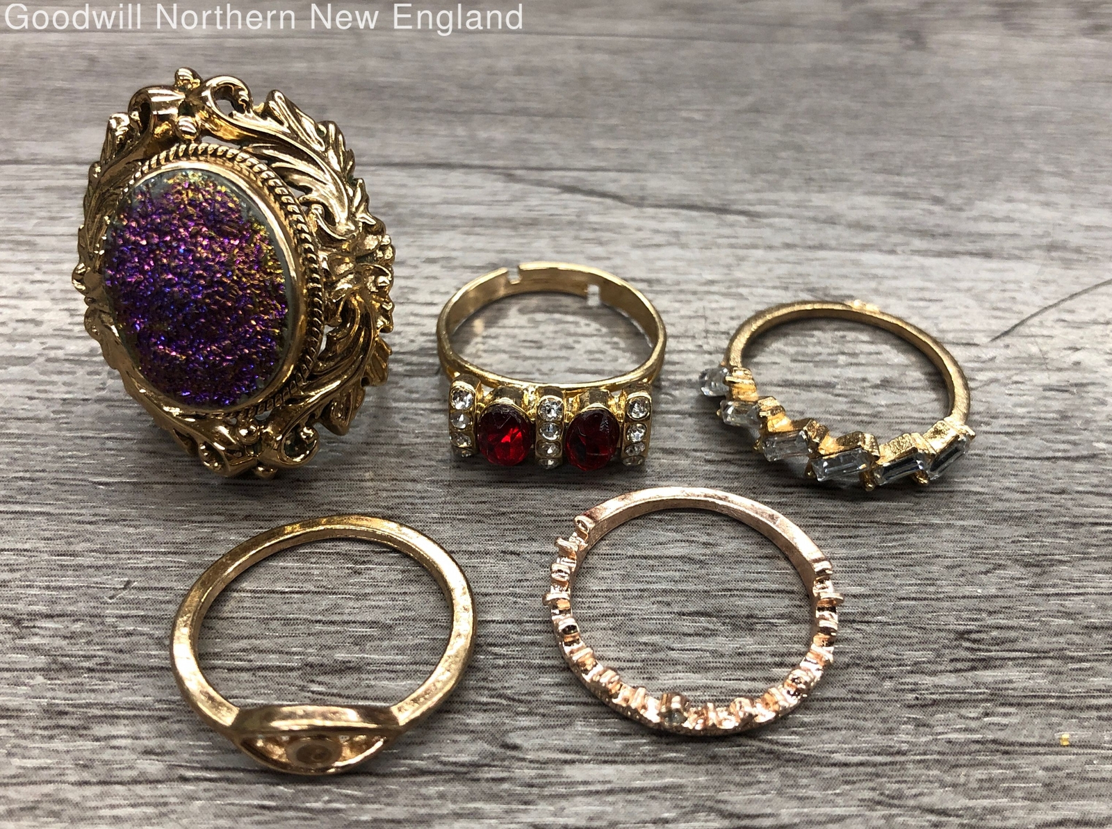 Gold Tone Costume Jewelry Ring Lot w. Multicolor Stone Band Heart