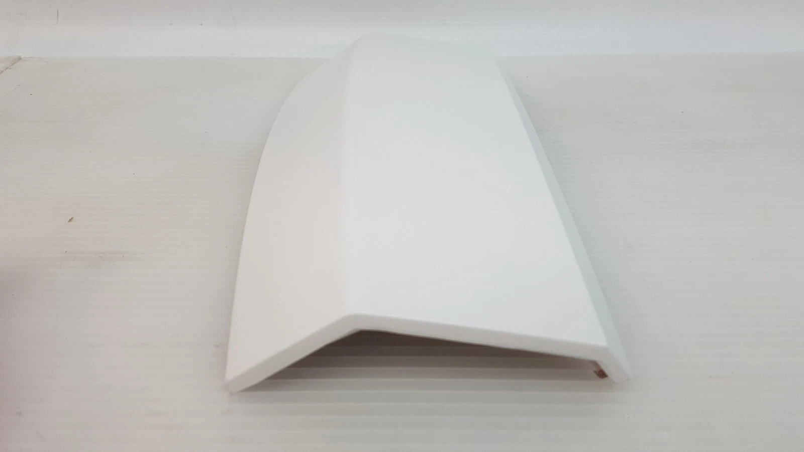 LightSheer Infinity top cover from the end, showing the angled profile