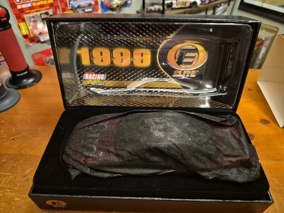 1999 Action/RCCA Elite 1/24 Dale Earnhardt Jr #8 Budweiser Monte Carlo 1/5004 - Image 2 of 4