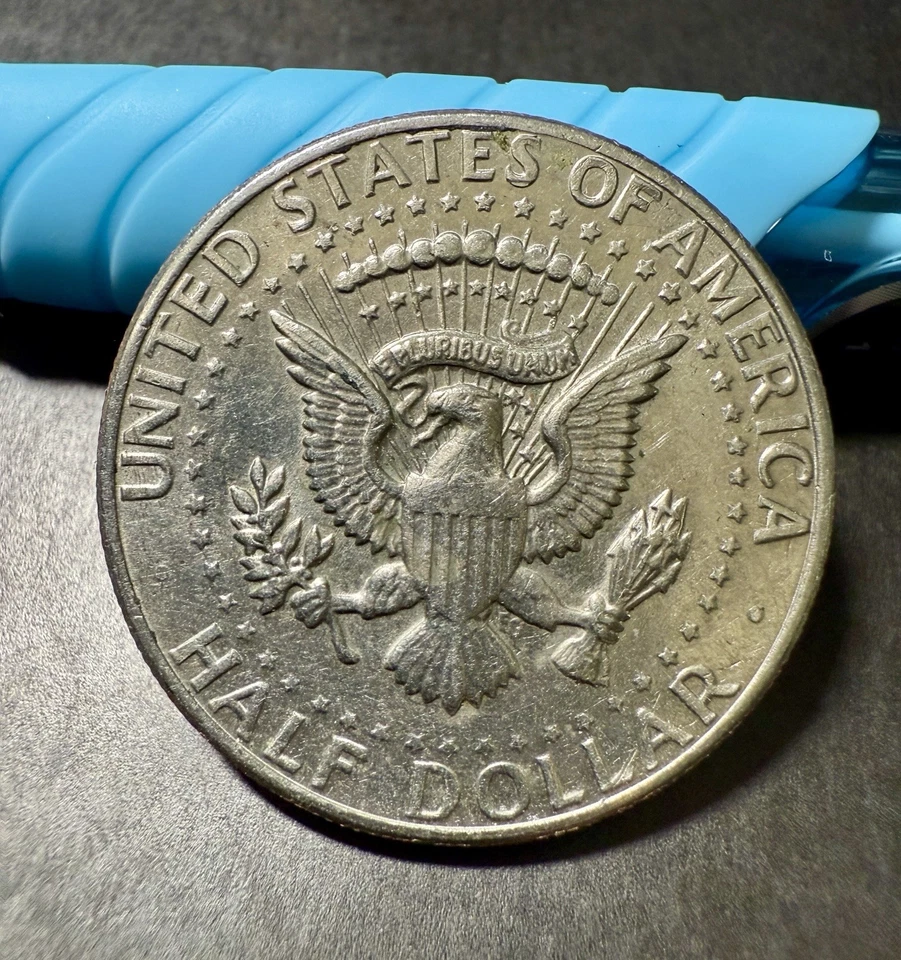 Medio dólar Kennedy 1974 con varios errores. Marcas de rueda y errores de troquel Foto 2 de 3