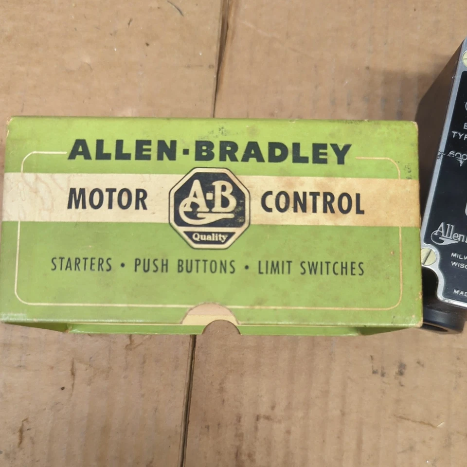 INTERRUPTOR LÍMITE A-B BOLETÍN-TIPO 802 PbSJ2-38 18 A 600VA latón tipo empuje Foto 2 de 3