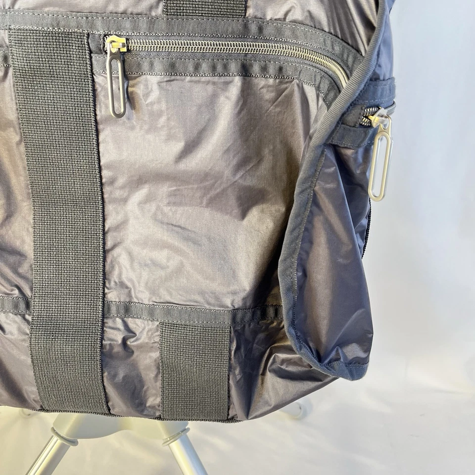 Bolso de Lona de Viaje Grande LeSportsac Fin de Semana Gimnasio Bolso de Hombro Foto 3 de 4