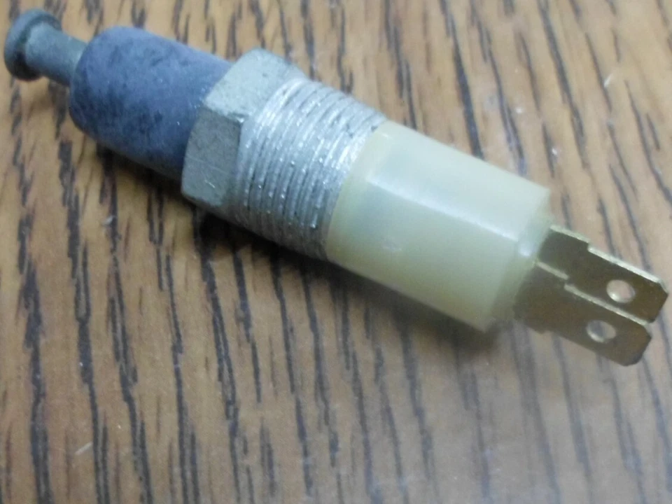 Interruptor de jamba de puerta NORS reemplaza # 4221254 en 82 83 84 Dodge Omni Plymouth Horizon Foto 4 de 4