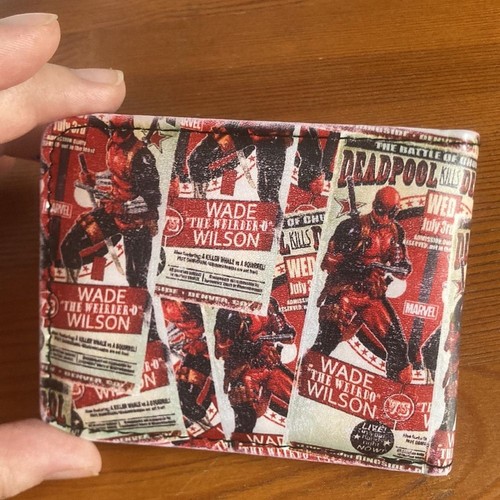 Deadpool 'Wade -vs- Wade' Men's Wallet by Buckle Down - Picture 2 of 8