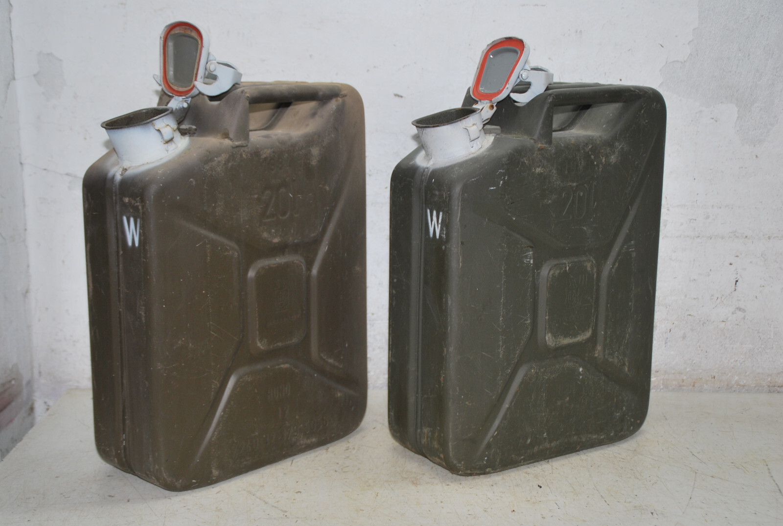 Bild 1 - 2x Wasserkanister Kanister Trinkwasser Bundeswehrkanister 20 Liter BW Bundeswehr