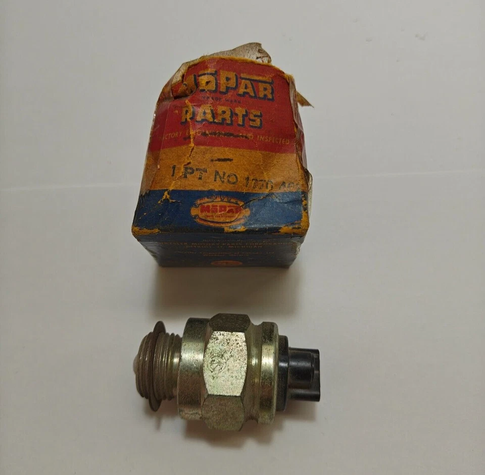 1957 - 59 普利茅斯 Belvedere 变速器超速击球电磁阀 1770462 全新无标签。 — 第 3/4 张图片