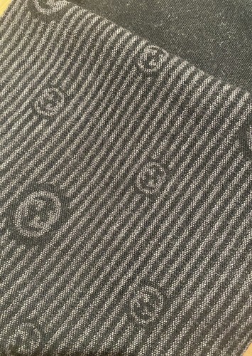 GUCCI NEW 100% AUTHENTIC MEN/WOMEN WOOL SCARF 2 TONE BLACK/ GRAY MONOGRAM - Picture 2 of 6