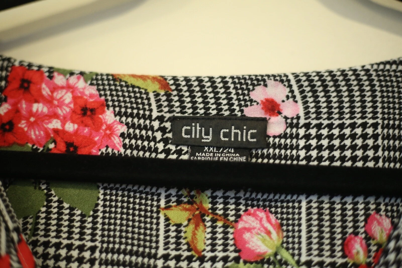 Abito donna City Chic taglia XXL 24 floreale pied de poule nero rosso San Valentino