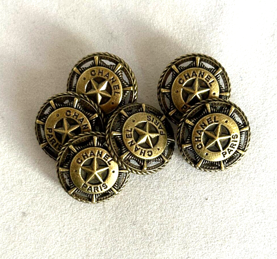 CHANELボタン Chanel Vintage Button Set of 6 Size 23 mm Aged Gold Tone