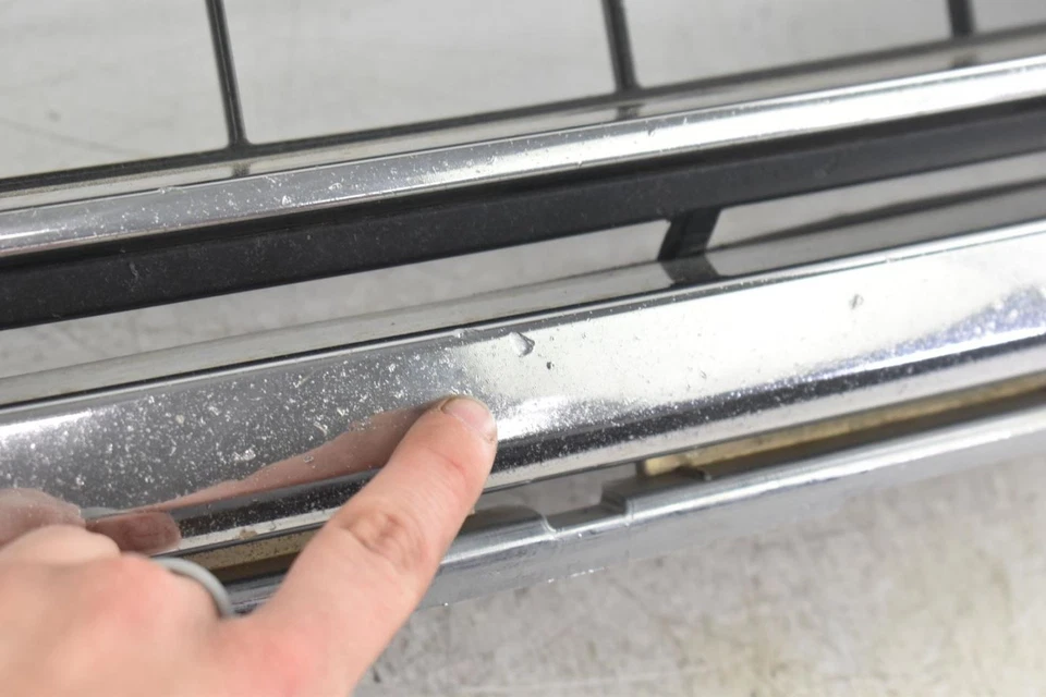 2016 GMC Yukon XL Grille Chrome Surround SLE Used - Pitting in Chrome - Image 4 of 4