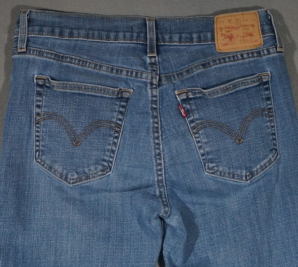 XB15433 VERY COOL ***LEVI'S*** BOYFRIEND LEG FIT WOMENS WESTERN BLUE JEANS sz28 thumbnail 4