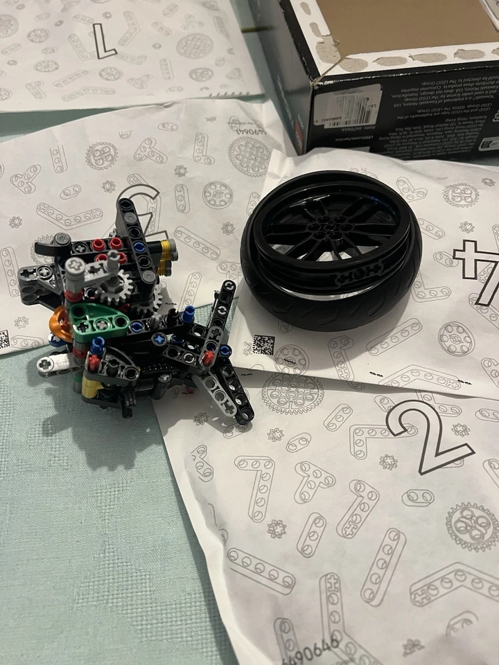 LEGO Technic 42170 Kawasaki Ninja H2 Motorcycle, foto 2 di 2
