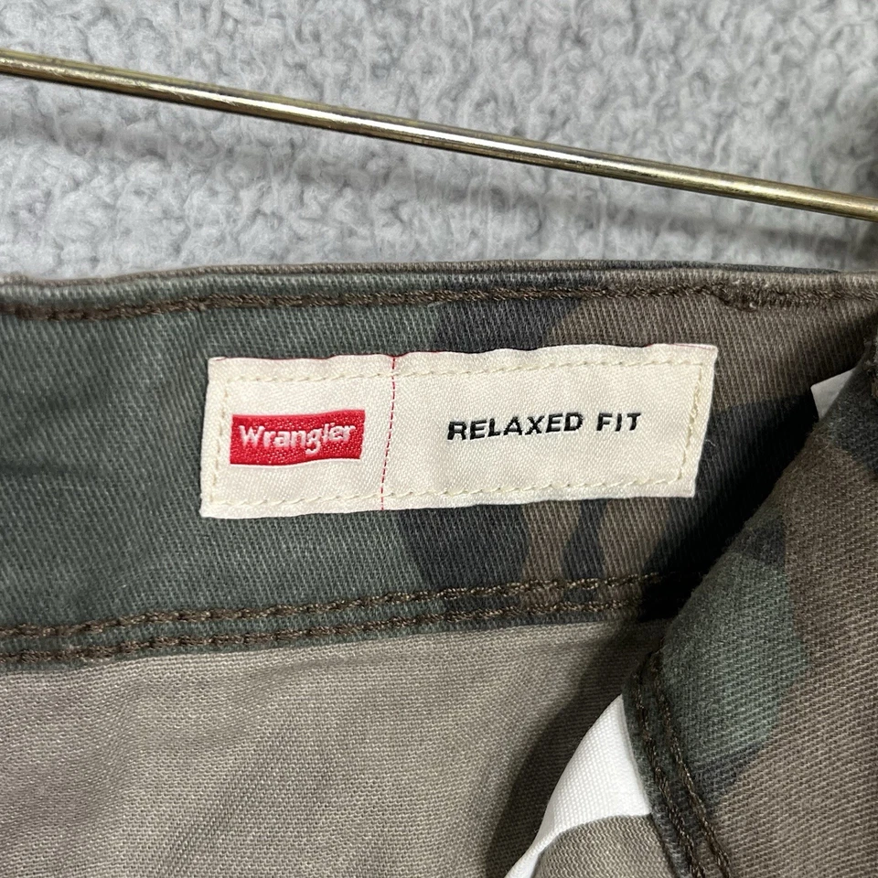 Wrangler Camo Cargo Shorts Mens 34 Green Relaxed Fit Outdoor Camp Pockets Cotton - Image 3 of 4