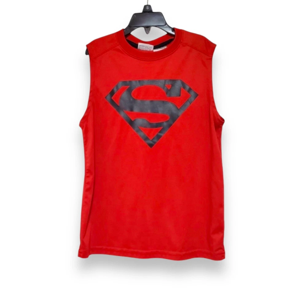 Conjunto de camisa roja con logotipo de Superman con pantalones cortos rojos para principiantes. Talla 10/12 Foto 2 de 4