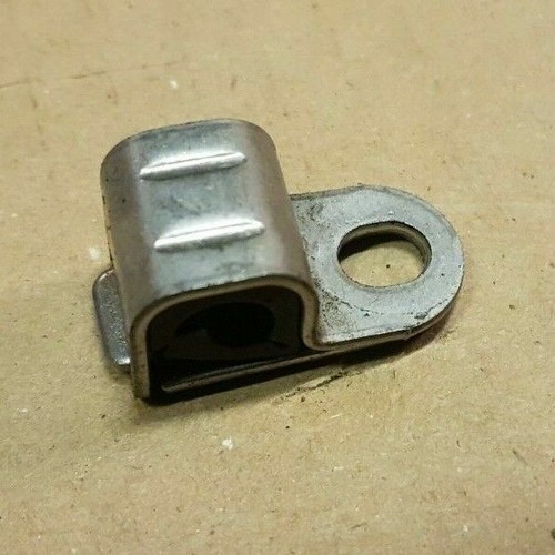 AUDI RS3 8V 2015-16 TTRS 8S 2.5 TFSi PETROL FUEL LINE PIPE FIXING BRACKET P CLIP