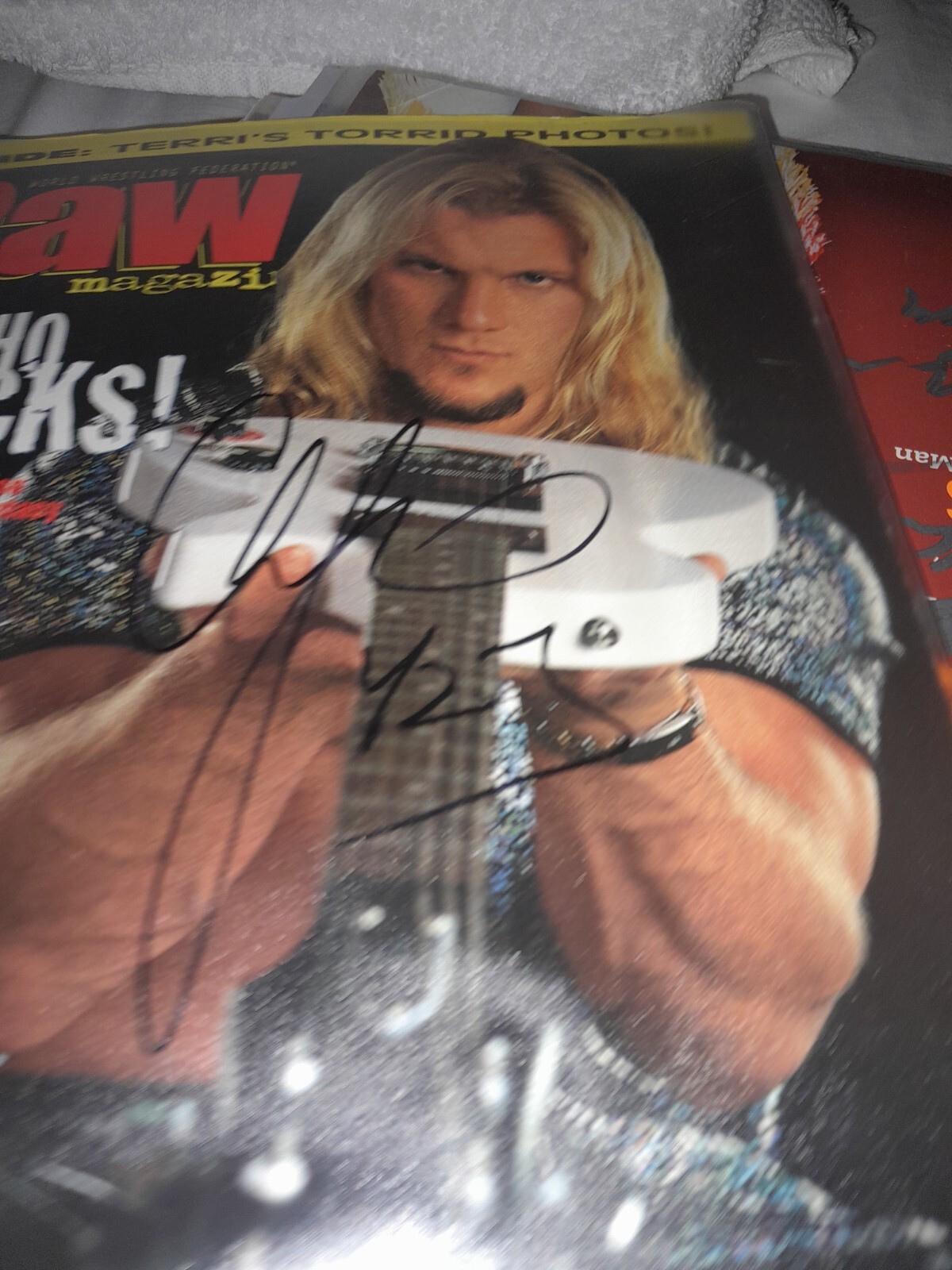 CHRIS JERICHO SIGNED WWE MAGAZINE WWF FOZZY