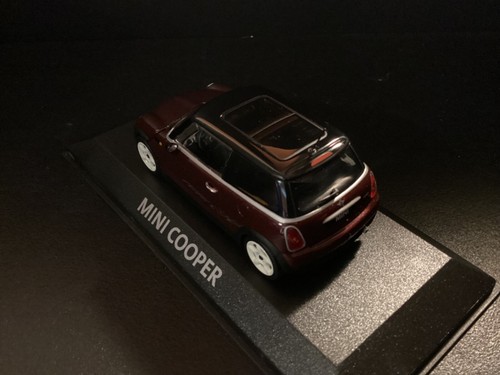 Mini Cooper I R50 2001 Minichamps Diecast in 1/43 scale - Picture 3 of 6