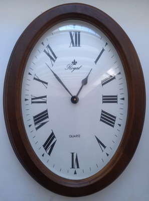 Vintage Royal Wanduhr Quarz Oval Roemische Zifferblatt aus Holz