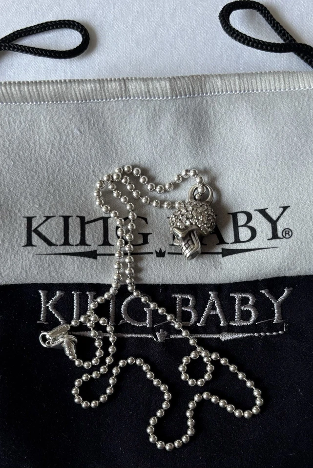 Collar colgante calavera circonita cúbica blanca King Baby en plata de ley Foto 3 de 4