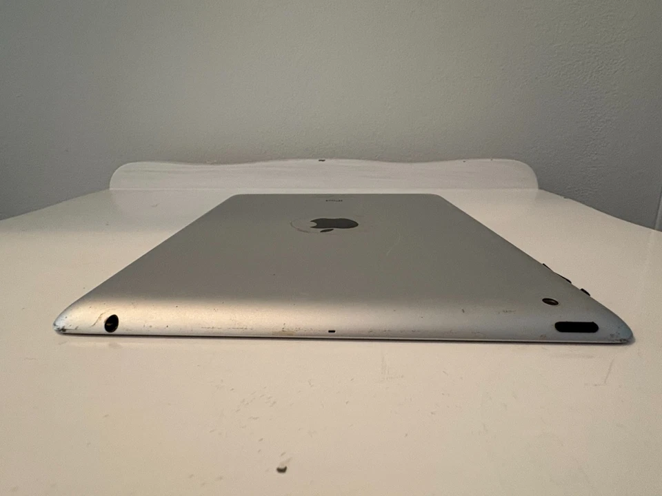 Apple iPad 2 16GB, Wi-Fi, 9.7in White, A1395, 2011 - Image 3 of 4