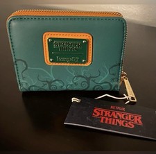 Nuevo Loungefly Stranger Things - Cartera Hawkins Alta Cremallera Alrededor Doble Pliegue