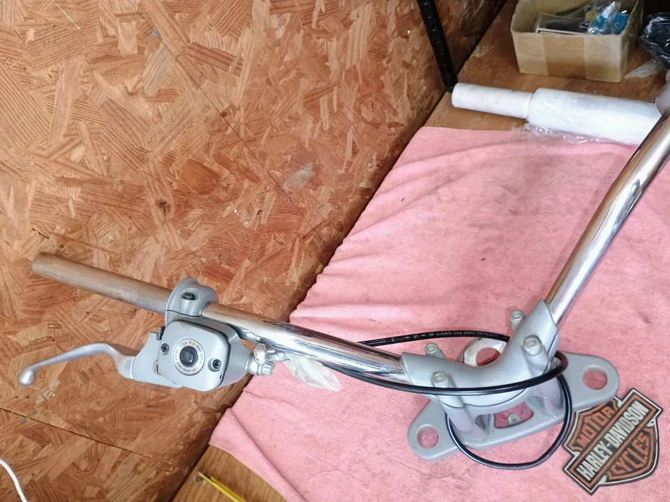 🏍Manillar y elevador basculante Softail 2009-2011 OEM Harley-Davidson 56024-08🏍 Foto 2 de 4