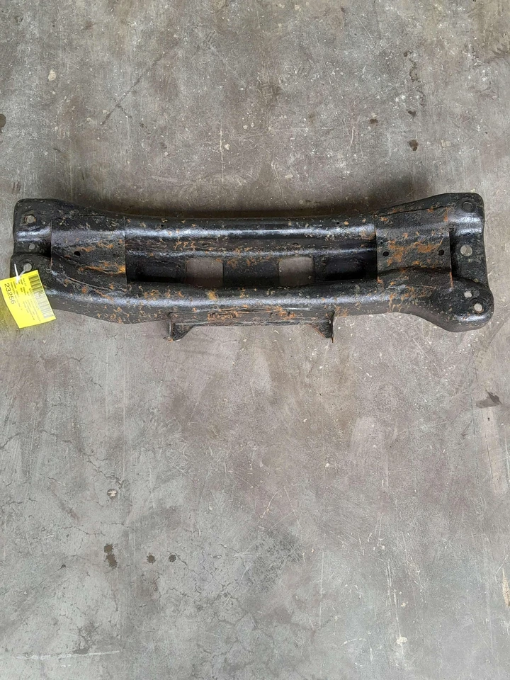 Subchasis travesaño trasero Pontiac Grand Am 1999-2005 OEM 22607044 Foto 2 de 4