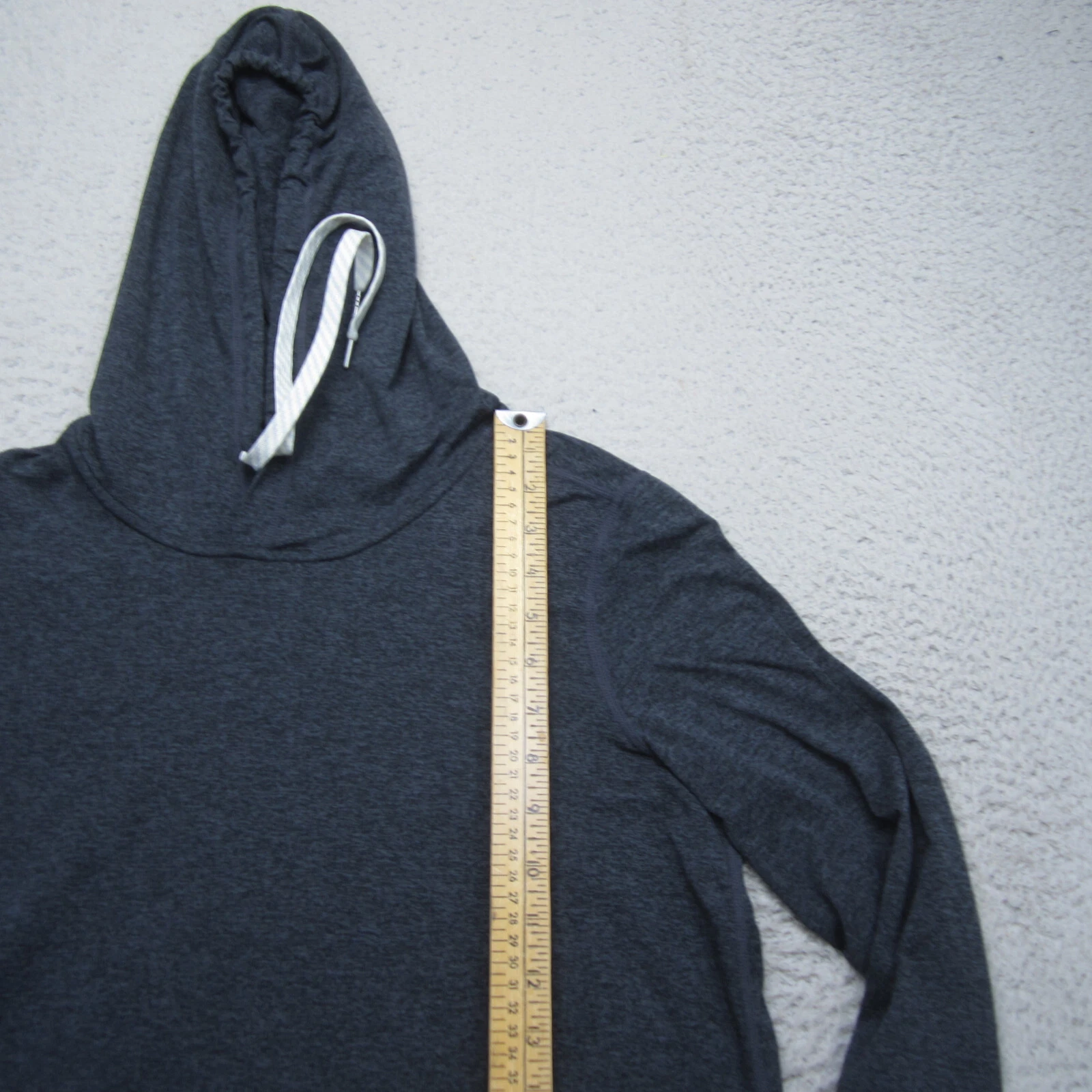 vuori halo essential performance travel hoodie
