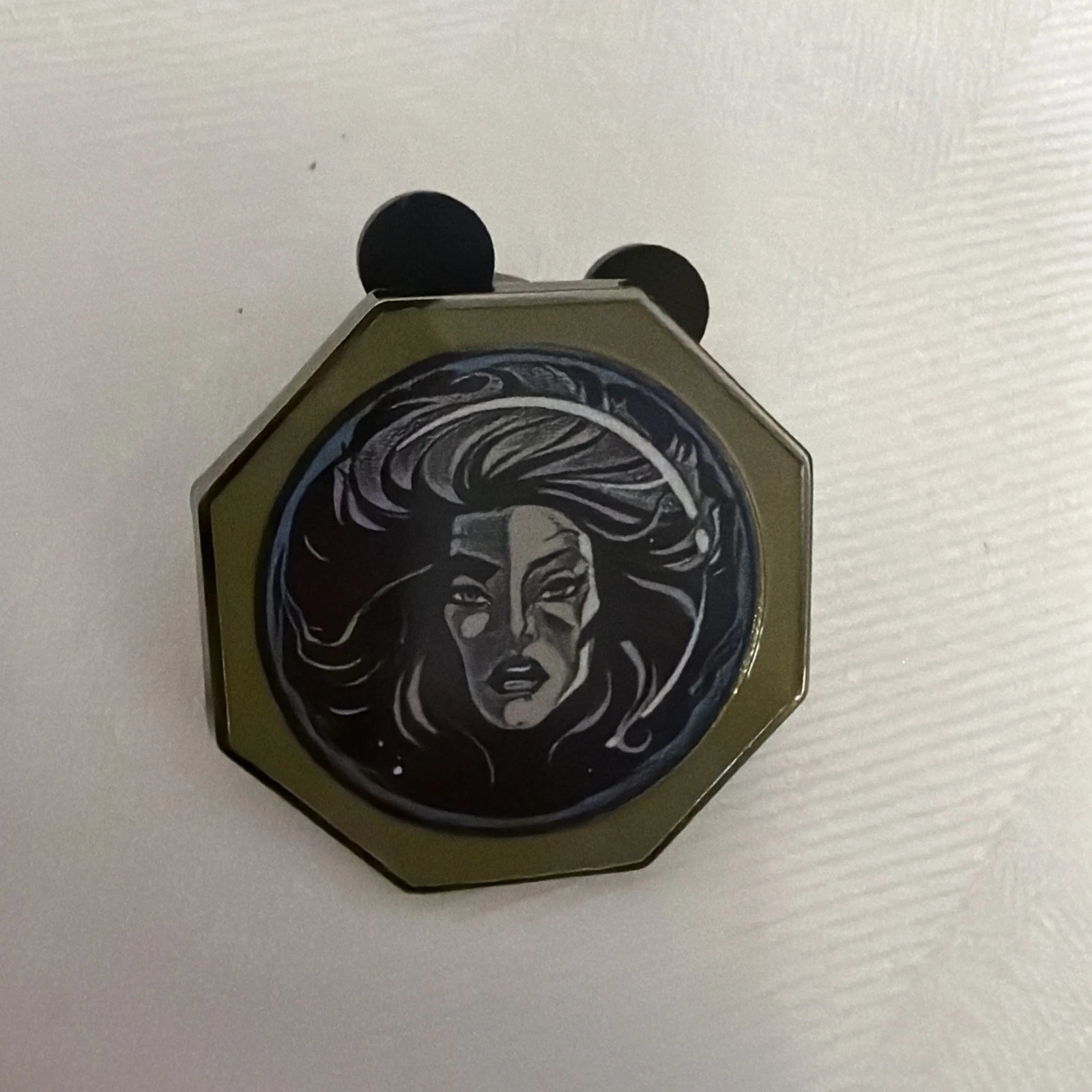 Disney Hauned Mansion Puzzle Room Mystery Madame Leota Pin