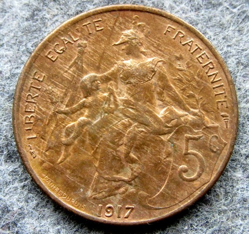 FRANCE 1917 5 CENTIMES, BRONZE Republic Protecting Her Child UNC Lustre km# 842 - Picture 3 of 6