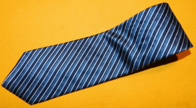 HART SCHAFFNER MARX MADE IN U.S.A. BLUE/LIGHT BLUE STRIPED TIE - NACK TIES.
