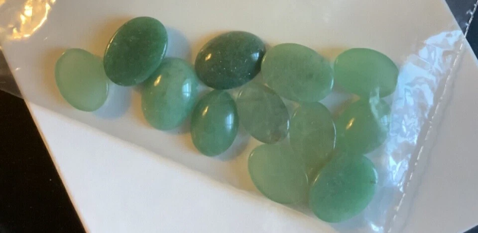 mixed lot green cabochon ovals 15mm 12-pieces - Image 2 of 3