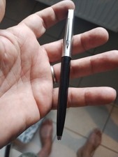 Stylo bille rétractable noir et argenté marque Parker vintage collection rétro