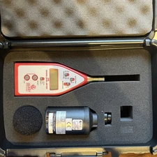 Quest Technologies 2100 Sound Level Meter with QC-10/QC-20 Calibrator Kit