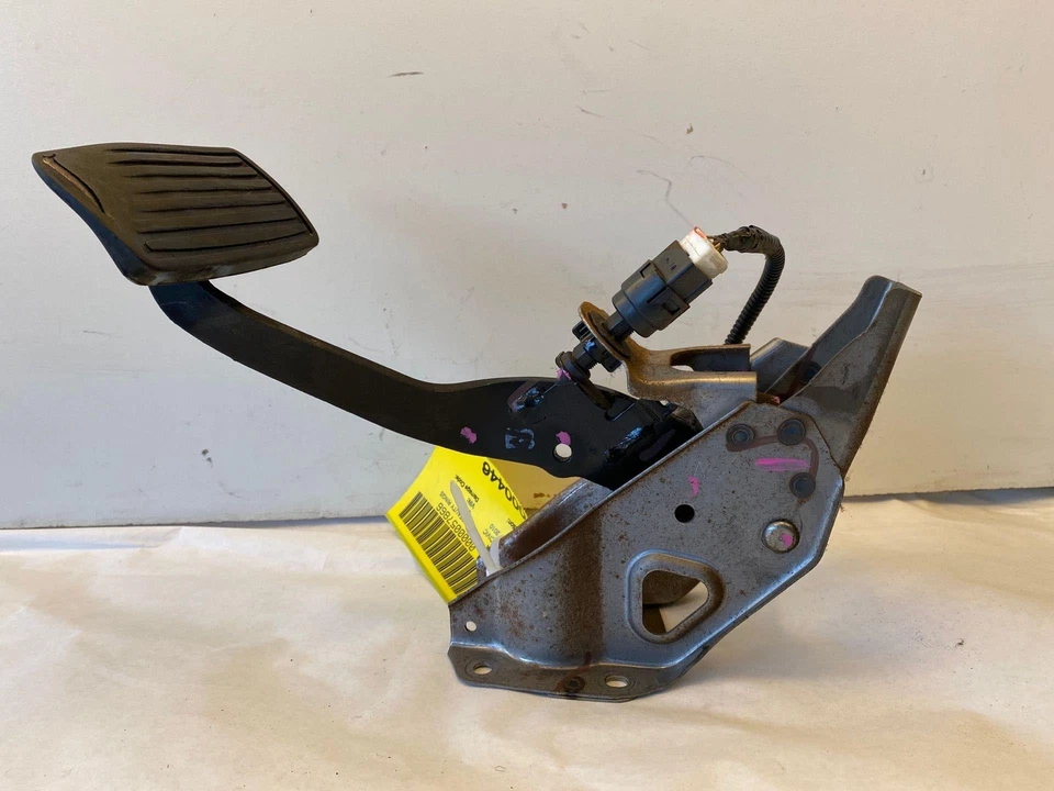 Pedal de freio 2010 Honda Civic LX Sedan 1.8L 4 cilindros transmissão automática - Imagem 3 de 4