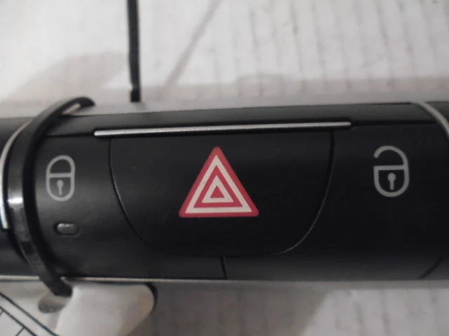 HS32-8 OEM WARRANTY 08 09 10 11 12 13 SMART FORTWO DASH HAZARD SWITCH LOCK UNIT - Изображение 2 из 4