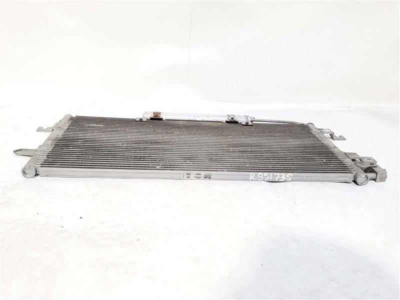 Condensador de aire acondicionado 2,8 tracción delantera 94834 OEM 2001 2002 2003 Volkswagen Eurovan Foto 2 de 4