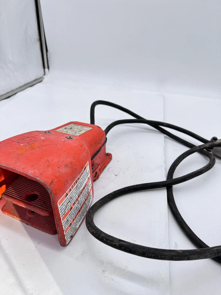 Interruptor de pie Greenlee Cat Nº 445 Nema -Máquina tipo 4 usada Foto 3 de 4