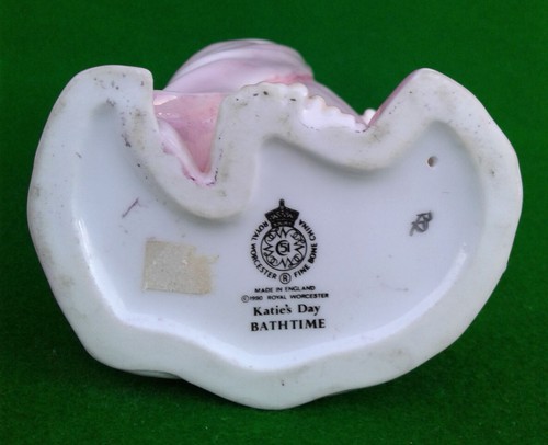 ROYAL WORCESTER ""KATIE'S DAY"" AUSWAHL DER FIGUREN. - Bild 16 von 70