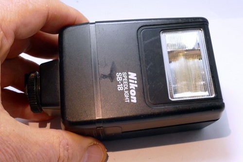 Nikon SB-18 Flash speedlight with damaged shoe - still works - Picture 8 of 12