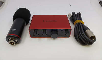 Focusrite Scarlett Solo (4. Gen) USB Audio Interface & Mikrofon