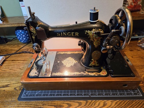 SINGER Sewing Machine Bentwood Carrying Wooden Case Red Eye Key 1920s