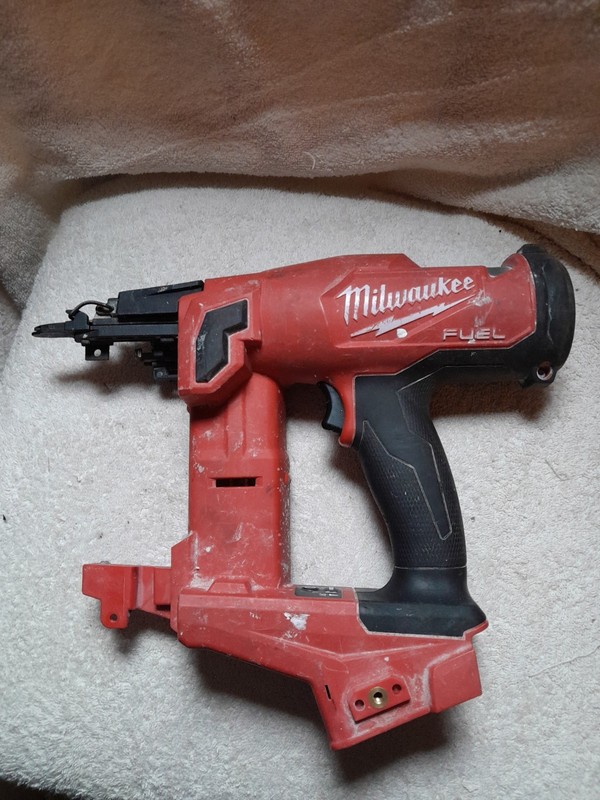 Milwauke 2746-20 M18 FUEL 18 Gauge Brad Nailer - For Parts  Non Working.