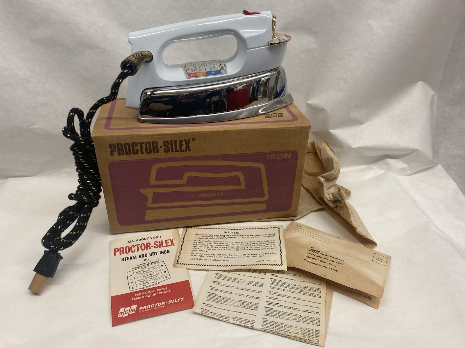 1970'S VINTAGE PROCTOR SILEX TYPE 12 IRON, MODEL I213WA, NOS